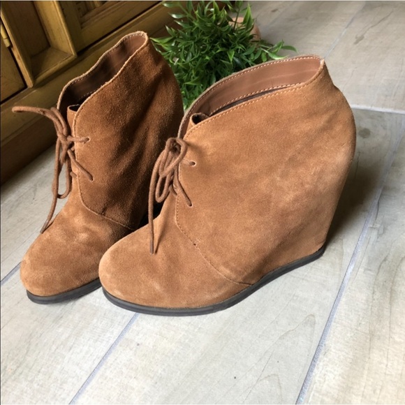 Dolce vita cognac suede lace up wedge booties. Size 7.5 - Picture 3 of 8